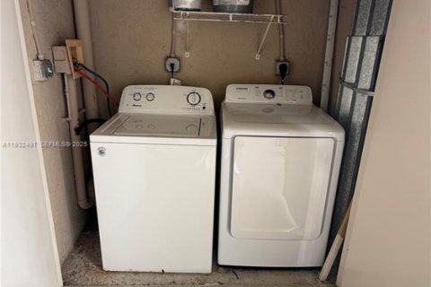 Снять в аренду кондоминиум в Пемброк-Пайнс, Флорида 1 спальня, 64.1м2, № 2034830 - фото 12