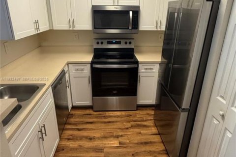 Снять в аренду кондоминиум в Пемброк-Пайнс, Флорида 1 спальня, 64.1м2, № 2034830 - фото 4