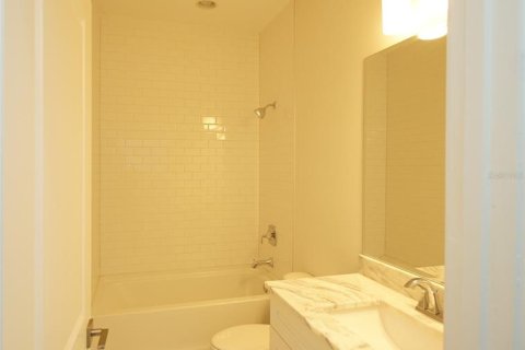 Touwnhouse à louer à Tampa, Floride: 4 chambres, 223.43 m2 № 2415388 - photo 13
