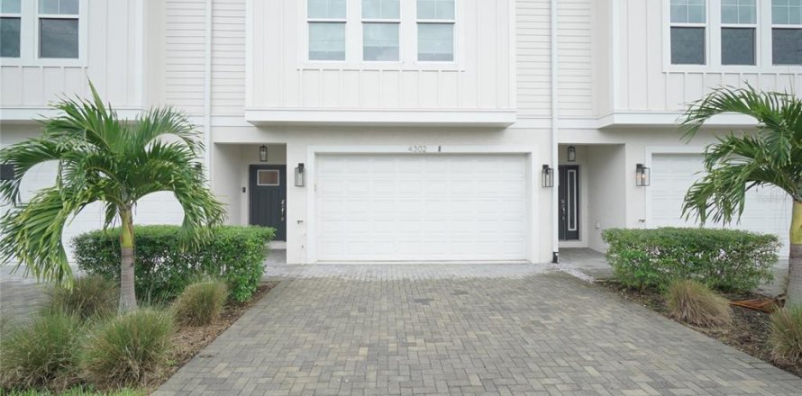Touwnhouse à Tampa, Floride 4 chambres, 223.43 m2 № 2415388