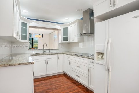 Touwnhouse à vendre à Doral, Floride: 3 chambres, 159.05 m2 № 2005075 - photo 14