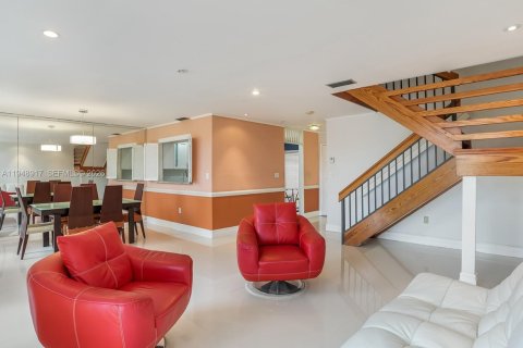 Touwnhouse à vendre à Doral, Floride: 3 chambres, 159.05 m2 № 2005075 - photo 10