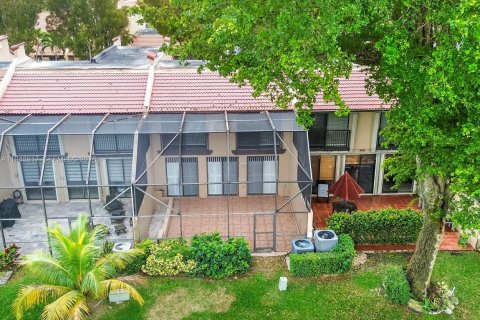 Touwnhouse à vendre à Doral, Floride: 3 chambres, 159.05 m2 № 2005075 - photo 4