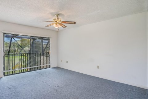 Touwnhouse à vendre à Doral, Floride: 3 chambres, 159.05 m2 № 2005075 - photo 17