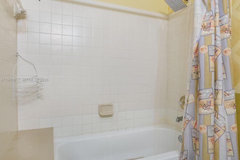 Touwnhouse à vendre à Doral, Floride: 3 chambres, 159.05 m2 № 2005075 - photo 24