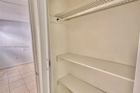 Appartement à louer à Miami, Floride: 2 chambres, 512.82 m2 № 1977446 - photo 9