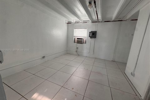 Villa ou maison à louer à Pahokee, Floride: 1 chambre, 914.16 m2 № 2414303 - photo 7