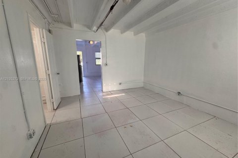 Villa ou maison à louer à Pahokee, Floride: 1 chambre, 914.16 m2 № 2414303 - photo 2