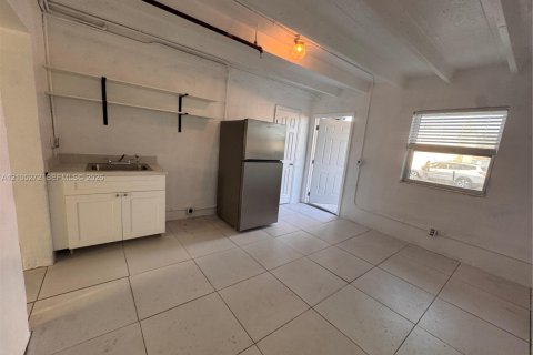 Villa ou maison à louer à Pahokee, Floride: 1 chambre, 914.16 m2 № 2414303 - photo 8