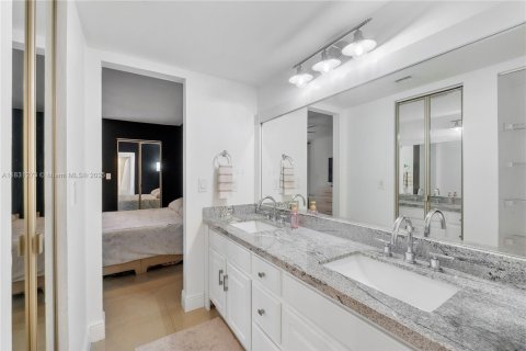 Condominio en venta en Coconut Creek, Florida, 1 dormitorio, 107.4 m2 № 1936997 - foto 18