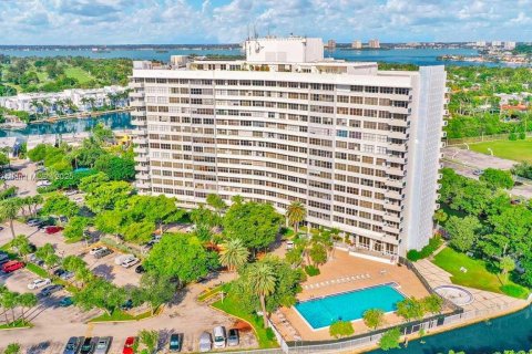 Apartamento en alquiler en Miami Beach, Florida, 2 dormitorios, 94.76 m2 № 1888299 - foto 25
