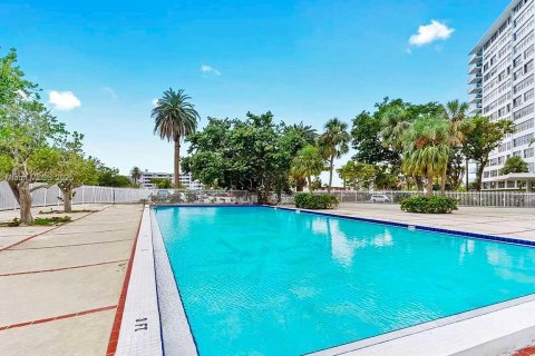 Apartamento en alquiler en Miami Beach, Florida, 2 dormitorios, 94.76 m2 № 1888299 - foto 29
