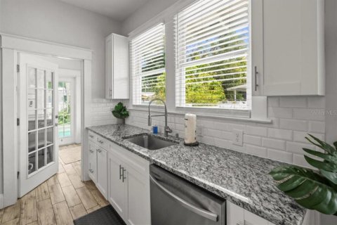 Villa ou maison à vendre à Tampa, Floride: 3 chambres, 124.86 m2 № 2339326 - photo 13