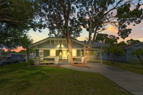House in Tampa, Florida 3 bedrooms, 124.86 sq.m. № 2339326