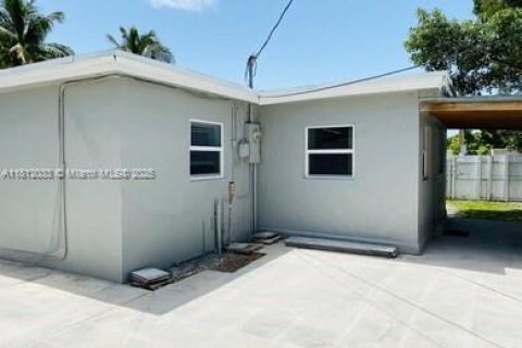 House in Hollywood, Florida 3 bedrooms, 154.4 sq.m. № 1770320 - photo 3
