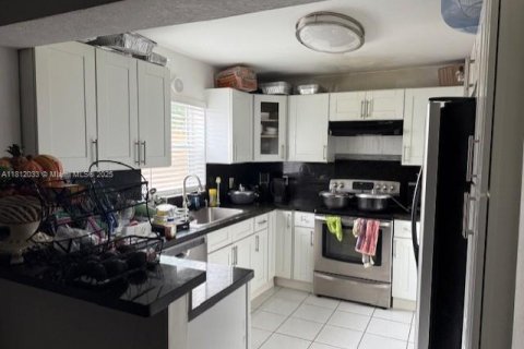 House in Hollywood, Florida 3 bedrooms, 154.4 sq.m. № 1770320 - photo 5