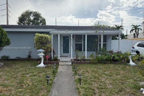 House in Hollywood, Florida 3 bedrooms, 154.4 sq.m. № 1770320 - photo 1