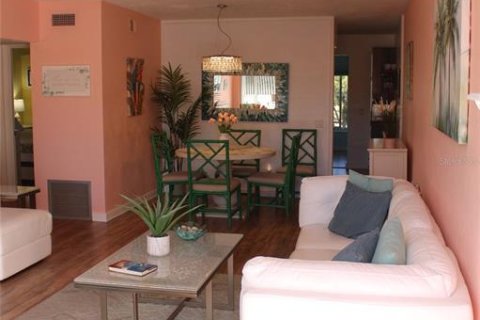 Condo in Clearwater, Florida, 2 bedrooms  № 1910023 - photo 4