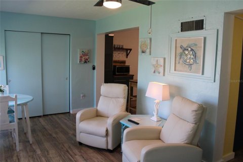 Condo in Clearwater, Florida, 2 bedrooms  № 1910023 - photo 22