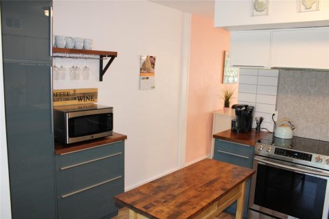 Condo in Clearwater, Florida, 2 bedrooms  № 1910023 - photo 11