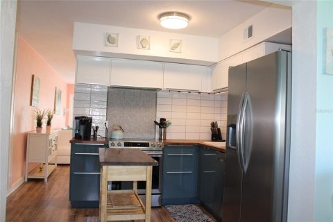 Condo in Clearwater, Florida, 2 bedrooms  № 1910023 - photo 18