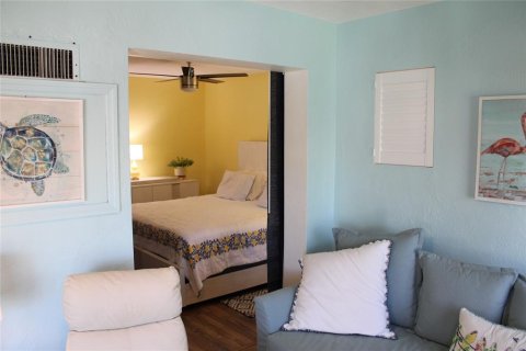 Condo in Clearwater, Florida, 2 bedrooms  № 1910023 - photo 24