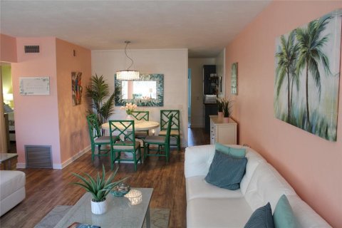Condo in Clearwater, Florida, 2 bedrooms  № 1910023 - photo 5