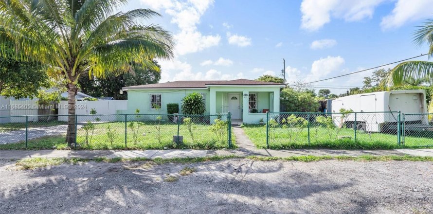 Casa en Hialeah, Florida 3 dormitorios, 119.66 m2 № 1754148
