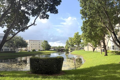 Copropriété à vendre à Sunrise, Floride: 2 chambres, 88.26 m2 № 2172546 - photo 9