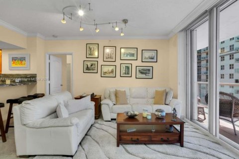 Condo in Miami, Florida, 3 bedrooms  № 1968322 - photo 9