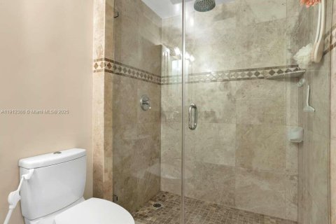 Condo in Miami, Florida, 3 bedrooms  № 1968322 - photo 16