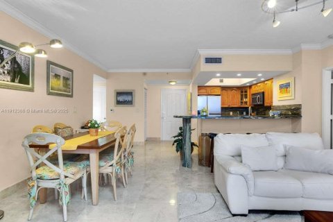 Condo in Miami, Florida, 3 bedrooms  № 1968322 - photo 10