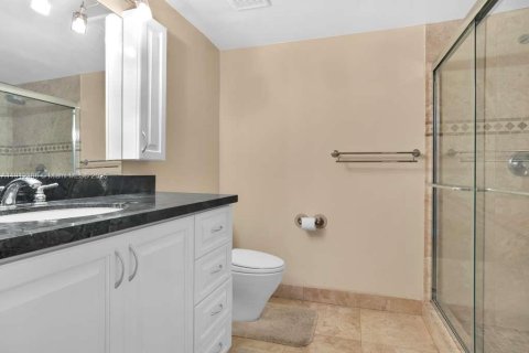 Condo in Miami, Florida, 3 bedrooms  № 1968322 - photo 15