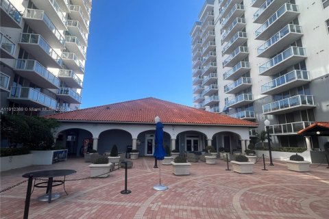 Condo in Miami, Florida, 3 bedrooms  № 1968322 - photo 29
