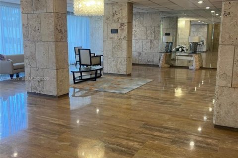 Condominio en venta en Hallandale Beach, Florida, 1 dormitorio, 74.14 m2 № 2008264 - foto 20