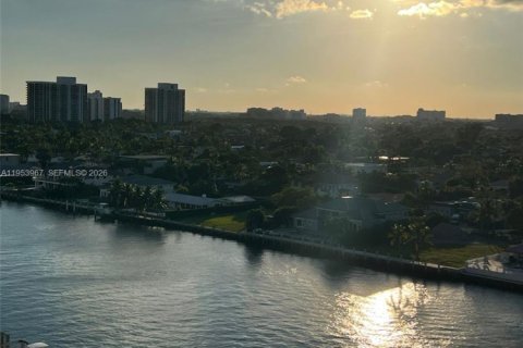 Condominio en venta en Hallandale Beach, Florida, 1 dormitorio, 74.14 m2 № 2008264 - foto 19