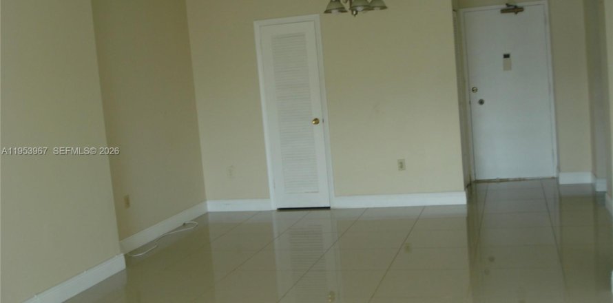 Condominio en Hallandale Beach, Florida, 1 dormitorio  № 2008264