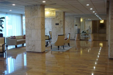 Condominio en venta en Hallandale Beach, Florida, 1 dormitorio, 74.14 m2 № 2008264 - foto 14