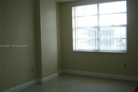 Condominio en venta en Hallandale Beach, Florida, 1 dormitorio, 74.14 m2 № 2008264 - foto 5