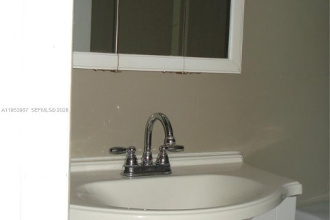 Condominio en venta en Hallandale Beach, Florida, 1 dormitorio, 74.14 m2 № 2008264 - foto 7