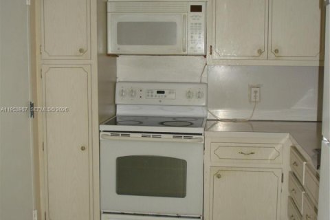 Condominio en venta en Hallandale Beach, Florida, 1 dormitorio, 74.14 m2 № 2008264 - foto 11