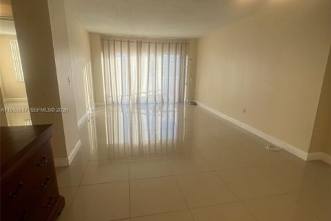 Condominio en venta en Hallandale Beach, Florida, 1 dormitorio, 74.14 m2 № 2008264 - foto 3