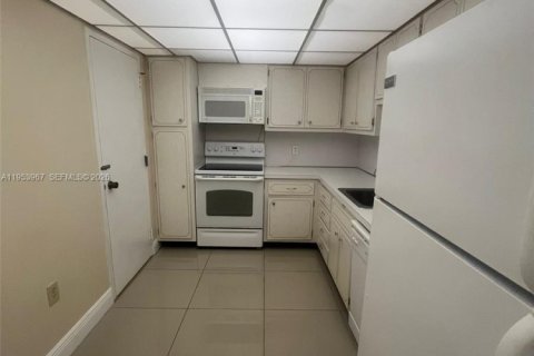 Condominio en venta en Hallandale Beach, Florida, 1 dormitorio, 74.14 m2 № 2008264 - foto 13