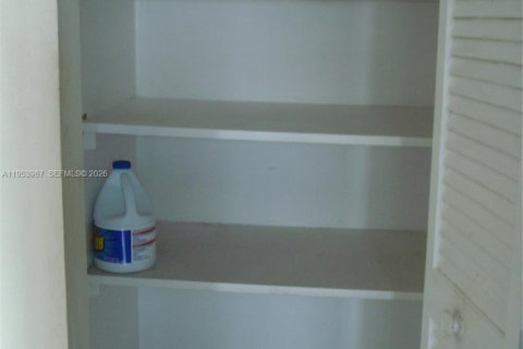 Condominio en venta en Hallandale Beach, Florida, 1 dormitorio, 74.14 m2 № 2008264 - foto 6