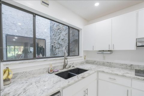 Townhouse in West Palm Beach, Florida 3 bedrooms, 176.51 sq.m. № 1925011 - photo 11