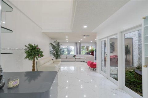 Townhouse in West Palm Beach, Florida 3 bedrooms, 176.51 sq.m. № 1925011 - photo 6