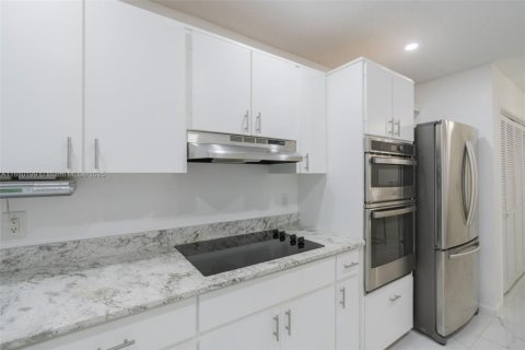 Townhouse in West Palm Beach, Florida 3 bedrooms, 176.51 sq.m. № 1925011 - photo 13