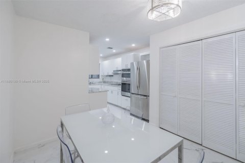 Townhouse in West Palm Beach, Florida 3 bedrooms, 176.51 sq.m. № 1925011 - photo 16