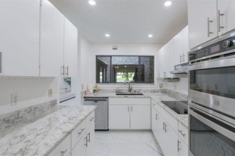 Townhouse in West Palm Beach, Florida 3 bedrooms, 176.51 sq.m. № 1925011 - photo 20