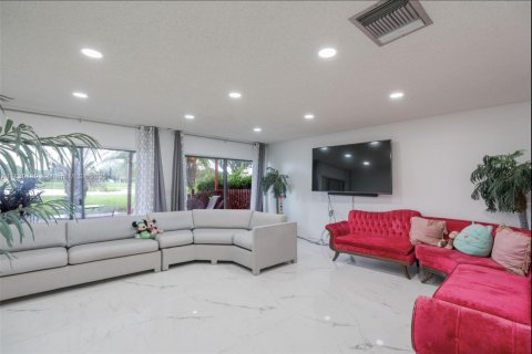 Townhouse in West Palm Beach, Florida 3 bedrooms, 176.51 sq.m. № 1925011 - photo 4